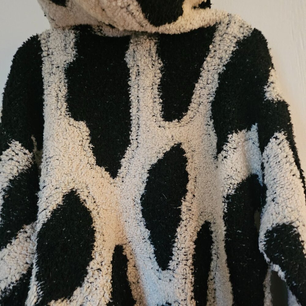 SANDY LIANG Pullover Hoodie - Picture 4 of 4